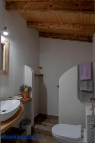 Small Guesthouse In The Garden - Image 2