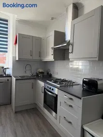 Newly refurbished 3BR - Bournemouth High Street - Beach 8 min walk - Image 5