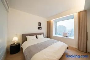 Urban hub Sun Apartment near the Xujiahui Road - Image 4