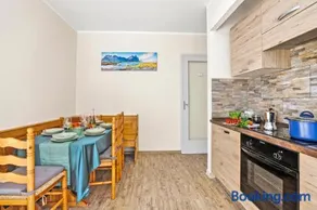 Francis Home with Balcony and Parking - Happy Rentals - Image 2