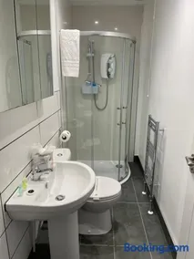 5 minutes from Loch Lomond - Newly Renovated Ground Floor 1-Bed Flat - Image 3
