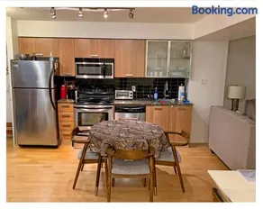 Cozy Condo in Centre of Downtown Toronto - Image 4