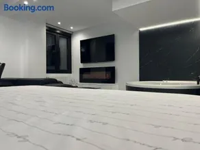 Black and White Suite La Marinera - Image 4