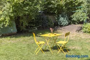 Ruhiges Zimmer mit Gartenblick & Schreibtisch - Image 1