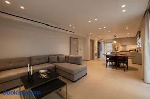 LAKONIZEIN Luxury Suites - Image 1