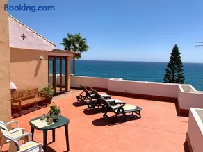 Penthouse on the beachfront - Image 1