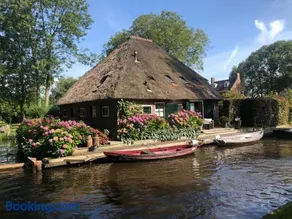 Plompeblad Guesthouse Giethoorn - Image 4