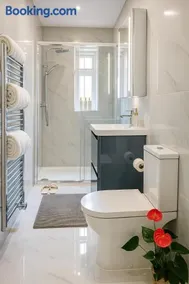 The Nest-Free Parking Cosy Studio, M40 access, underfloor heating - Image 3