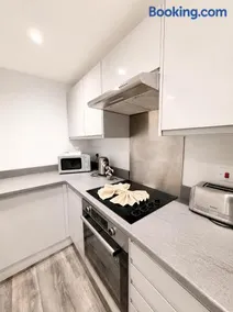 Modern 1 Bedroom Apartment, Prime Location in Liverpool City Centre - Image 3