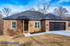 Modern Retreat near Back 40 & Lake Norwood - Image 1