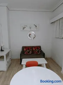 8 mins walk to Train Station Low Cost Youth Hostel - Image 3