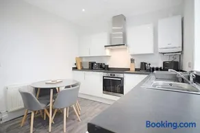 Spacious Retreat with Backyard Bliss, Sleeps 7 - Image 2