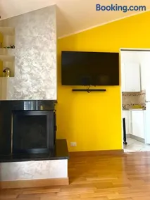 Yellow House - Image 3