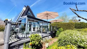 Wohlfühloase in der Eifel mit Weitblick in die Natur, Seenähe, Poolnutzung, Minigolf, Tennis und vieles mehr - Image 1