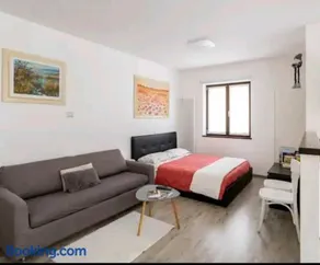 Iris home - Image 1
