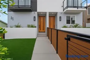 Modern Tri-Level Condo in Prime LA Rooftop View - Image 4