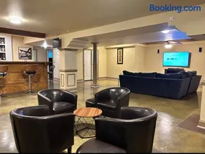Luxury BnB Guest suite with movie theater, Lounge and Gameroom - Image 1