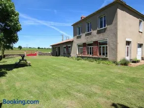 Gîte familial avec charme d'école, terrasse, terrain clos, proche gorges de la Loire et sites naturels - Image 1