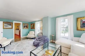 Beautiful Retreat | Home Office | Walk 5 MInutes to Main Street - Image 2