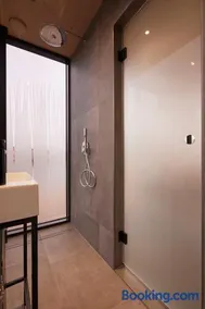 HANNAH Mirror Tiny House - Image 2