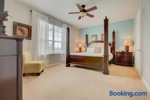 Gorgeous 1st-Floor, End Unit Condo w LAKEVIEW - Image 4