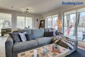 Cozy Riverside Cottage Escape with SPA Pool Table and Dock Access - Image 2