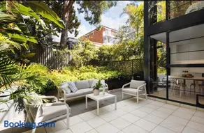 Private Beachside Townhouse, 150m walk from beach - Image 5