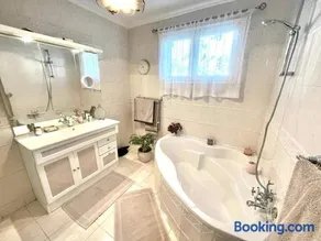 Chambre dans villa avec SDB WC et piscine privée - Image 3
