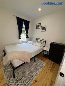 3 bedroom 1 bathroom apartment , free private parking - Image 2