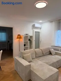 Neu renoviertes Apartment nahe Flughafen Wien Schwechat I mit Parkplatz & 2 Schlafzimmer - Image 3