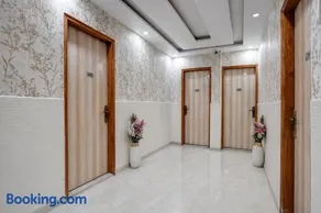 Restin Hotel Near Sector 63 & Sector 62 - Image 2