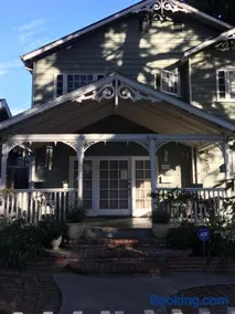 Elaine's Hollywood Bed & Breakfast - Image 5