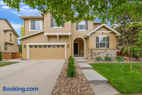 Large Home, Fenced In Back Yard, Cathedral Ceiling - Image 5