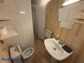 Classic Studio Retreat in Le Marais with Netflix - Image 5