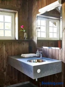 Large Mountain Lodge Stryn - sleeps 16 guests - Image 5