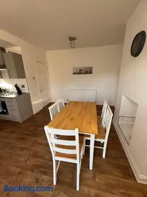 Cosy 3 Bed house with garden 5 min walk from Doncaster Racecourse - Image 3