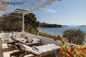 Villa Anthea - Seafront 3-bedroom house - Image 1