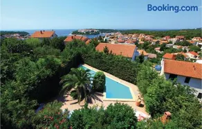 Gorgeous Apartment In Pula With Wifi - Image 5