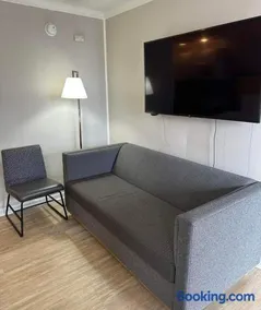 The Burgundy Inn Hotel and Apartments - Image 4