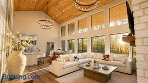 NEW Creek, Pool, Playhouse, Game Room, Hot tub, 21 - Image 1