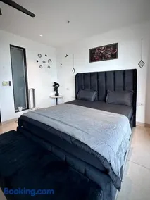 High Rise Black Theme Jacuzzi Studio -14th floor - Image 5