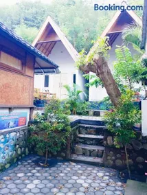 Putri Nyale Bungalows & Rooms - Image 3