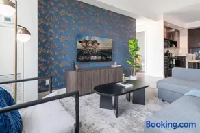 Refined Urban Oasis Large & Stylish Studio - Image 1
