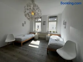 Vollausgestatte Wohnung mit, WLAN, TV in jedem Schlafzimmer, Einzelbetten, Bad, Garten - Image 2