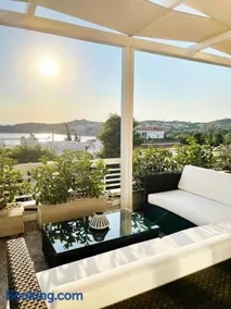 Blue Bay Vouliagmeni Luxury Apartment - Image 1