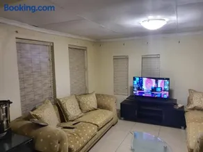 Relaxing Holiday Home - Image 2