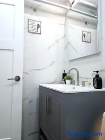 Independent unit in historical house close to NYC - Image 4