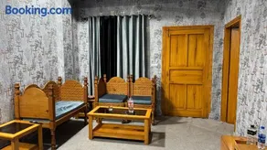 Rsheen inn Apartments - Image 1