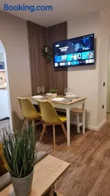 Boxford Lodge - Serviced Apartment in Bracknell, near Ascot & Windsor, Free Parking - Image 5