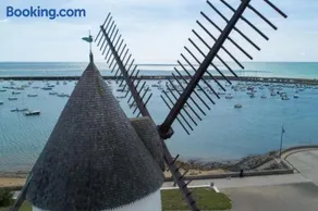 Bright Apartment with superb views of the port - Image 3